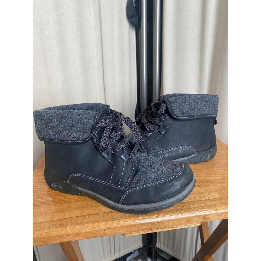 EUC Chaco Barbary Waterproof Leather and Wool Lace Up Fold over Boot 9.5